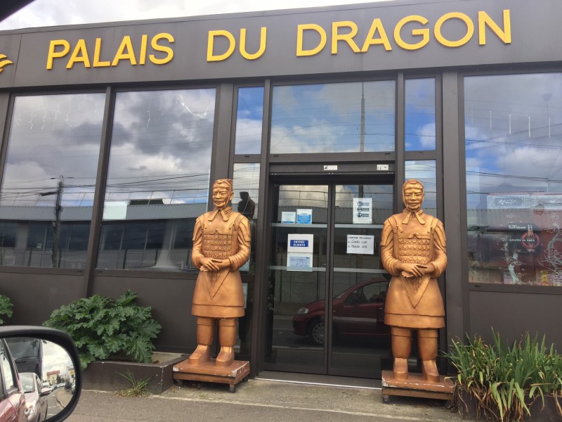 Restaurant chinois à Lyon vente à emporter de plats traditionnels chinois Vous recherchez un restaurant chinois pas cher à Lyon ou à proximité de Lyon ? Rendez-vous au palais du dragon à Pierre-Bénite aux 25 chemins des mûriers qui vous propose des plats