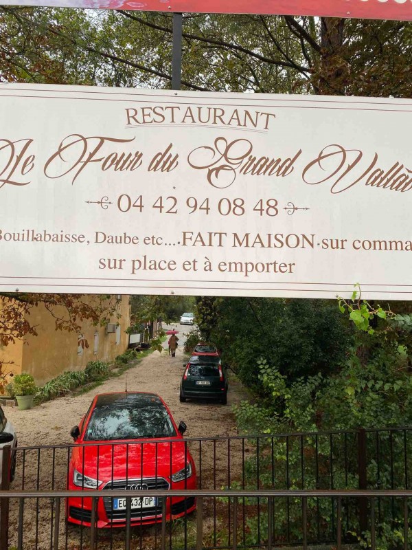 Restaurant le four du Grand Vallat spécialité c’est Maison Bouc-Bel-Air  restaurant le four du grand valla